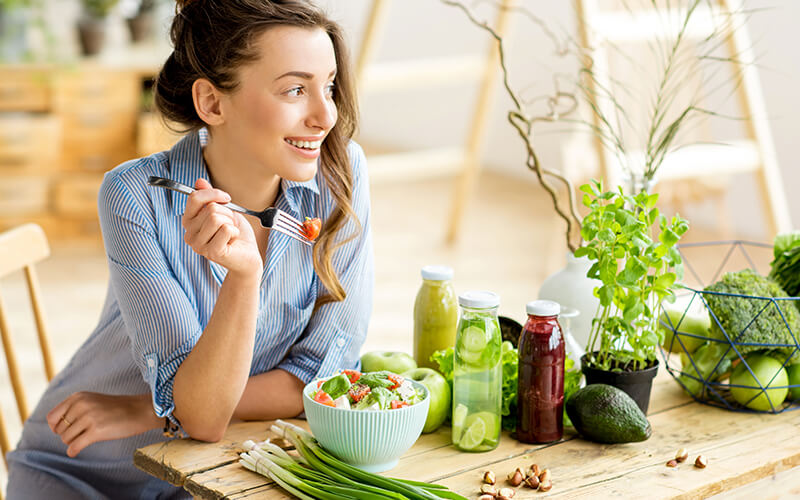 woman eating healthy