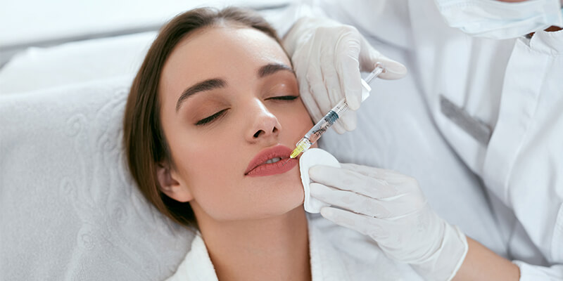 Lady injecting filler