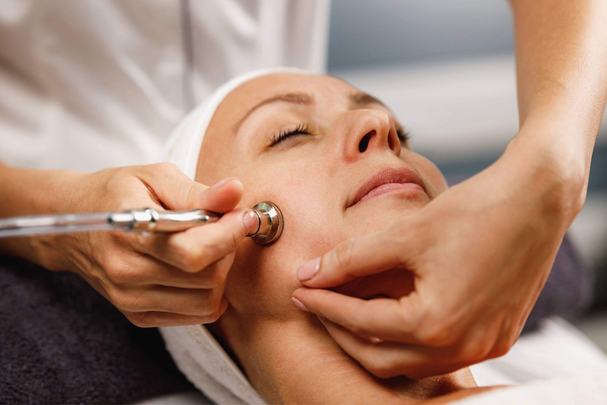 What Is Microdermabrasion?